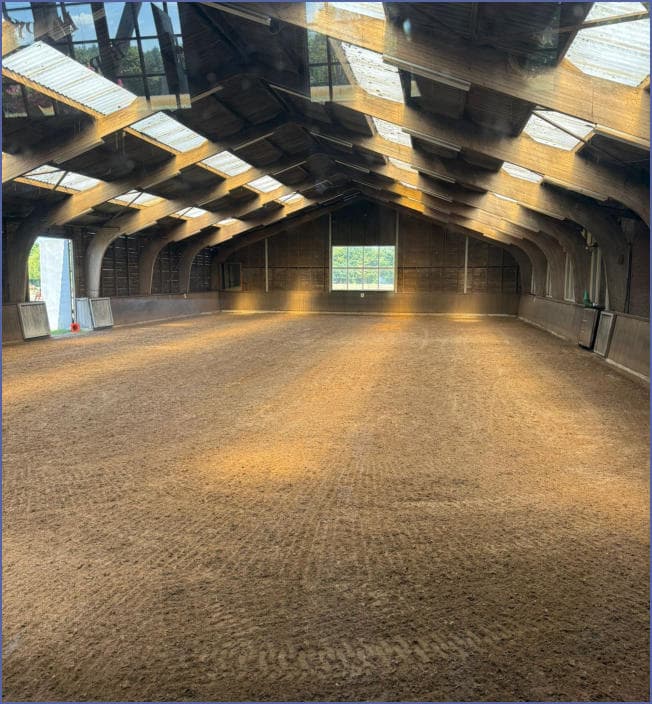 Binnenbak van Manege Duikse Hoef